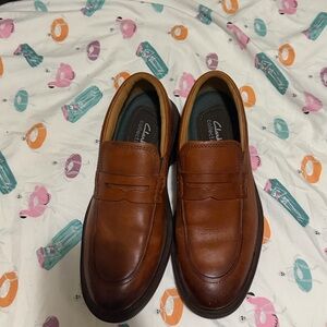 Clarks Men's Tan Leather Loafers size 9